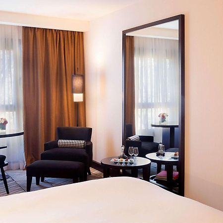 Sofitel Lisbon Liberdade Hotel Exterior photo A room at the hotel