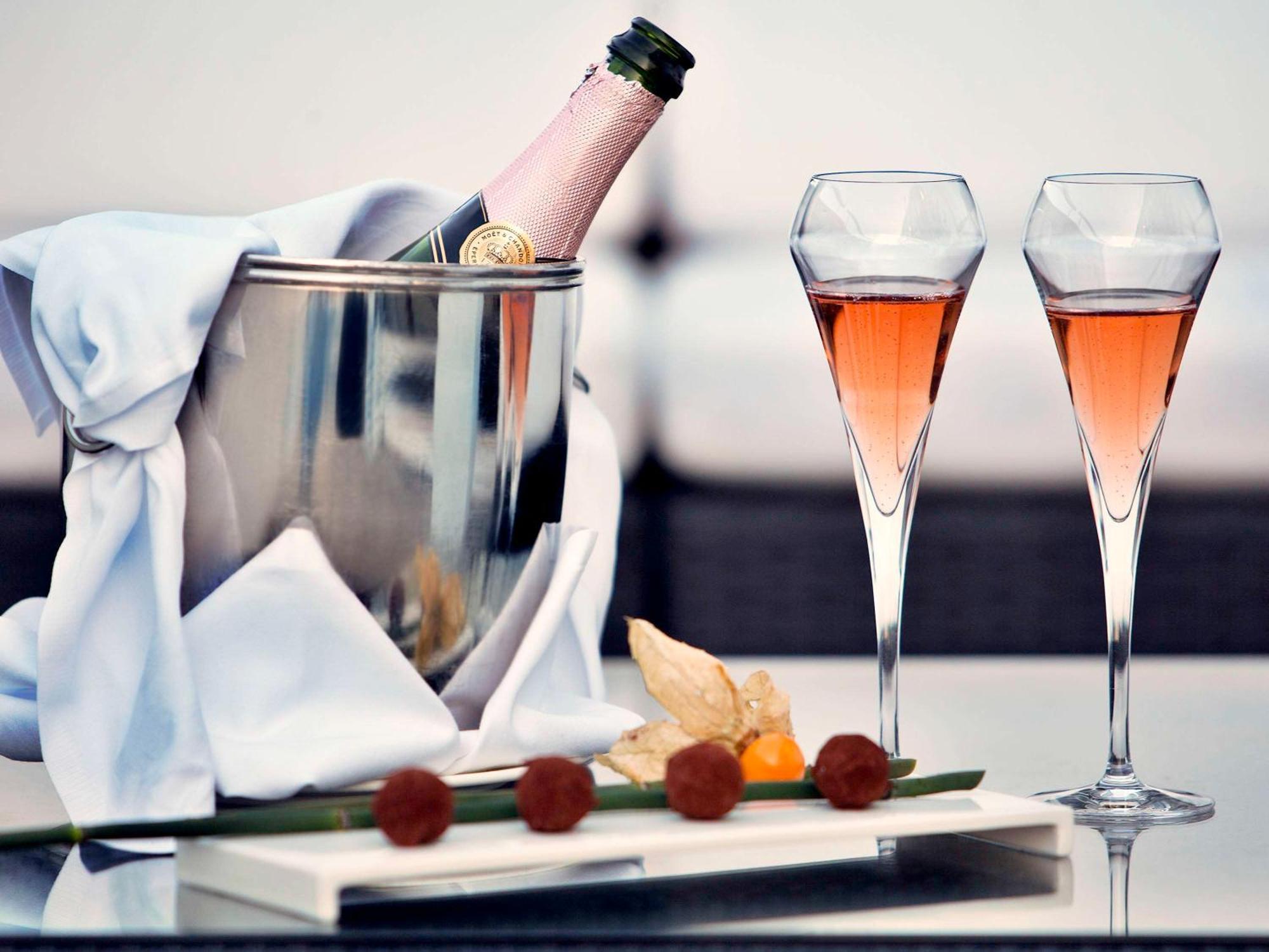 Sofitel Lisbon Liberdade Hotel Exterior photo Champagne