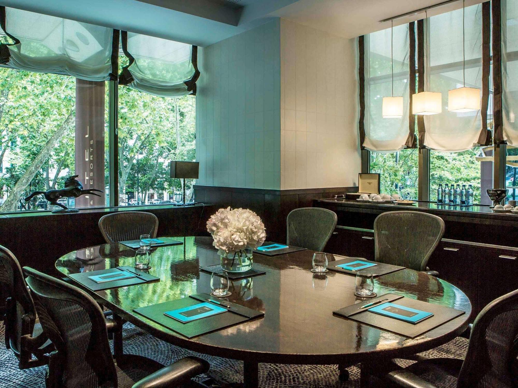 Sofitel Lisbon Liberdade Hotel Exterior photo The meeting room