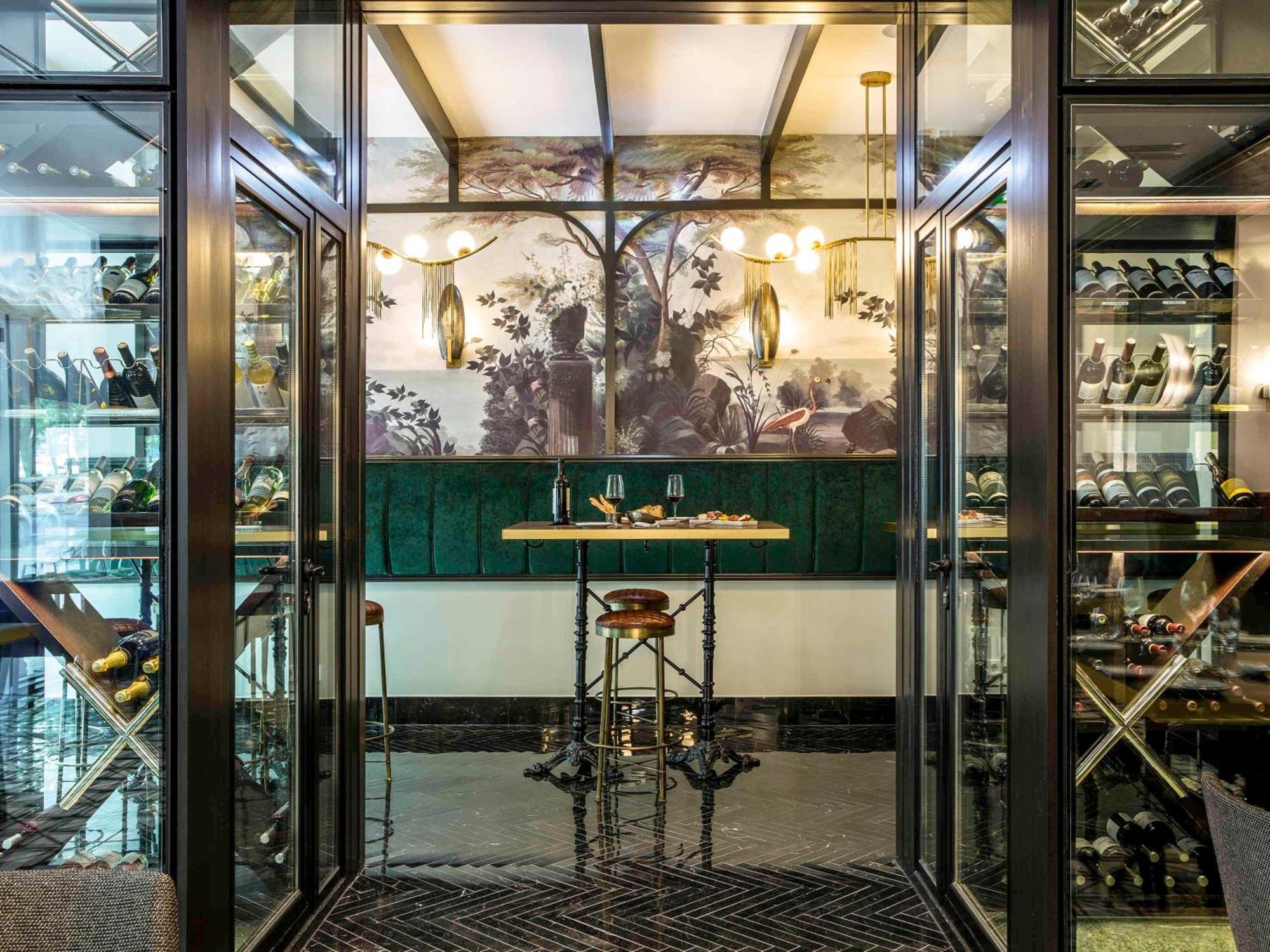 Sofitel Lisbon Liberdade Hotel Exterior photo The entrance to the bar