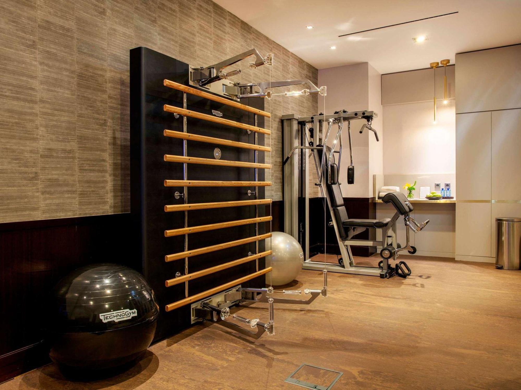 Sofitel Lisbon Liberdade Hotel Exterior photo The gym at The Dorchester