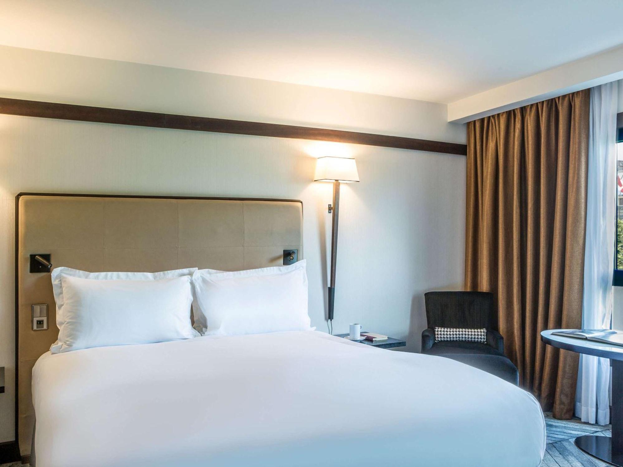 Sofitel Lisbon Liberdade Hotel Exterior photo A room at the hotel