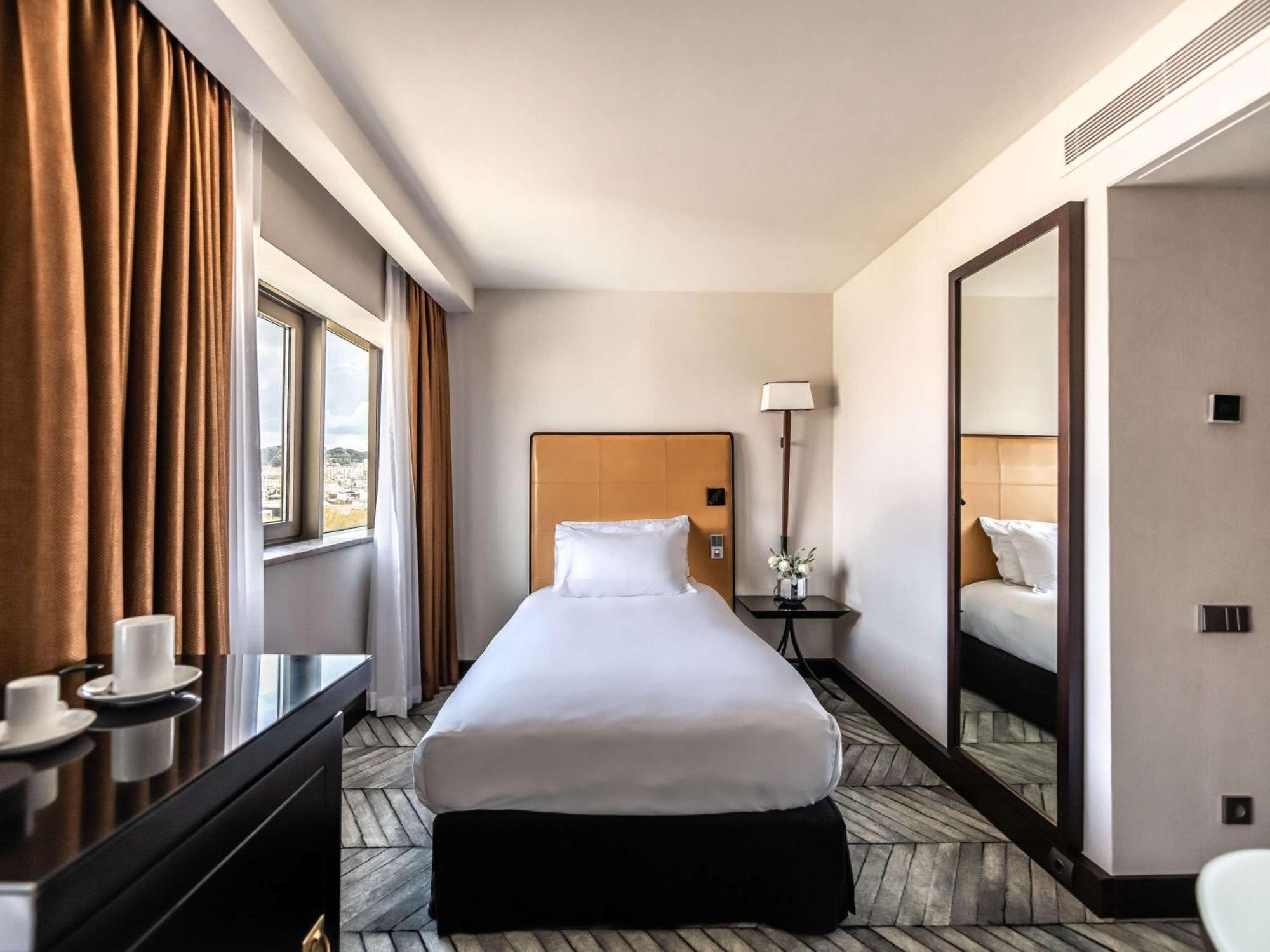 Sofitel Lisbon Liberdade Hotel Exterior photo A single room