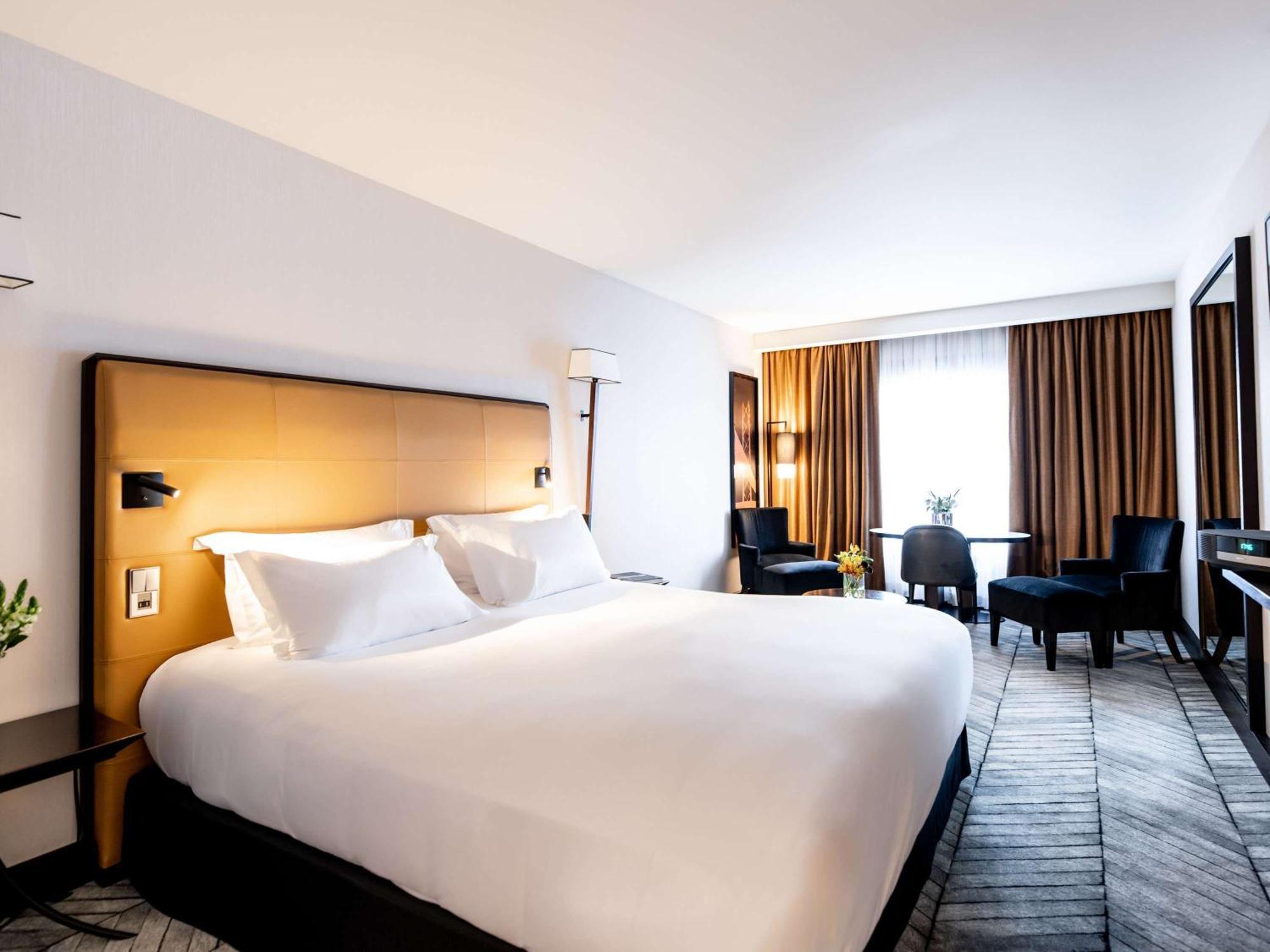 Sofitel Lisbon Liberdade Hotel Exterior photo A room at the hotel