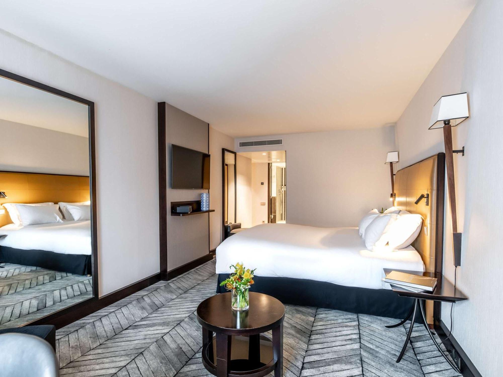 Sofitel Lisbon Liberdade Hotel Exterior photo A room at the hotel