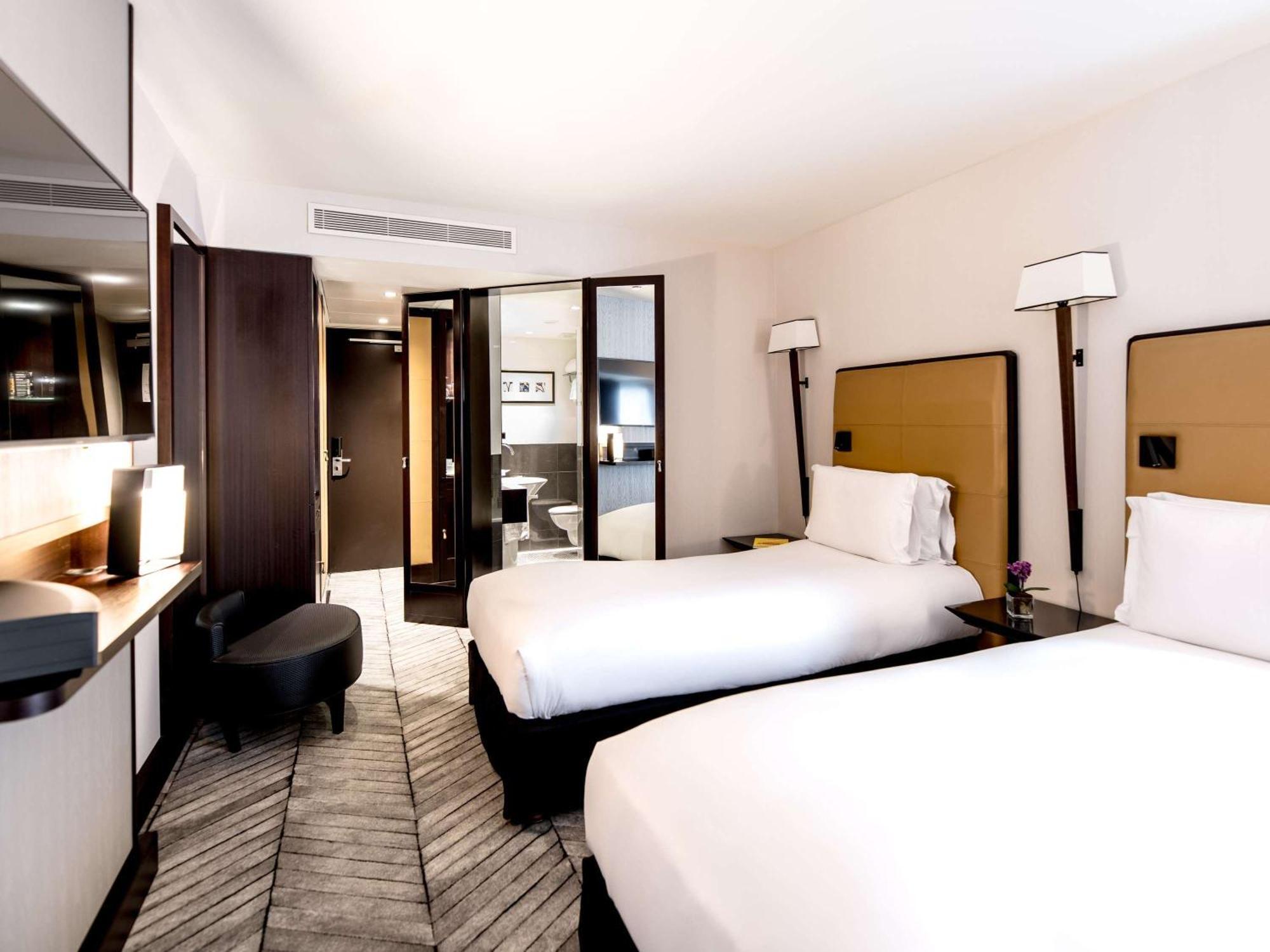 Sofitel Lisbon Liberdade Hotel Exterior photo A room at the hotel