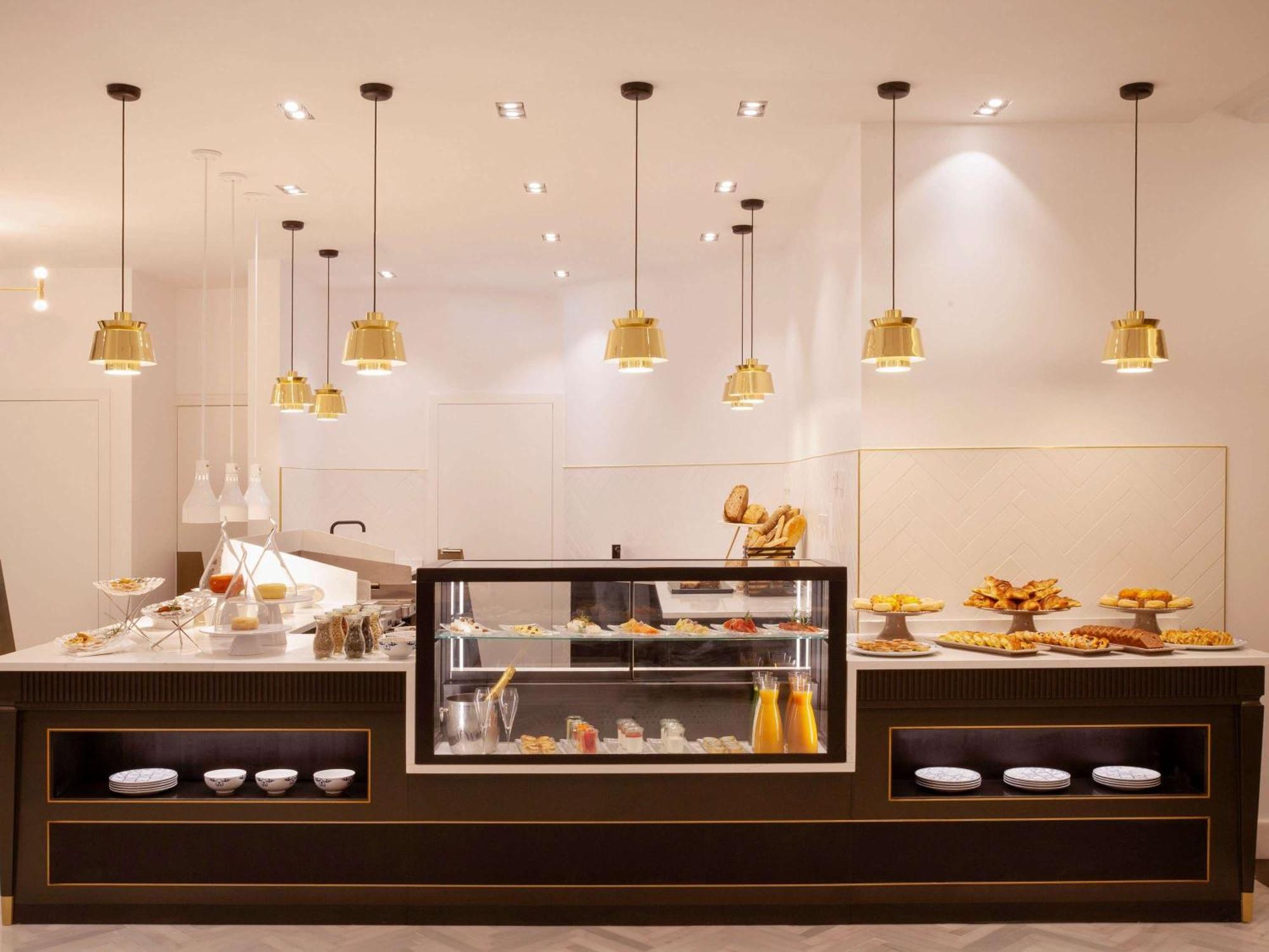 Sofitel Lisbon Liberdade Hotel Exterior photo A typical buffet
