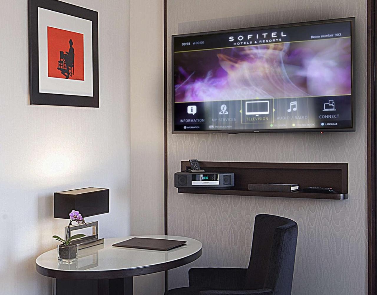 Sofitel Lisbon Liberdade Hotel Exterior photo A television in a hotel room